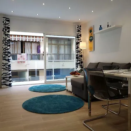 アパート Boliches